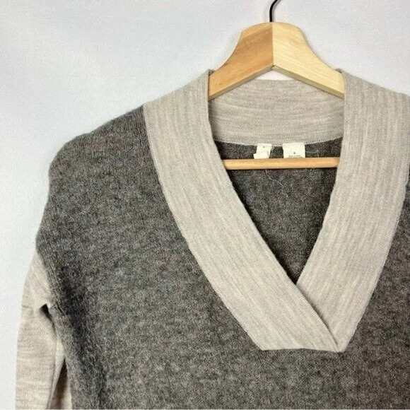 Anthropologie Moth Gray Two Tone V-Neck Alpaca Wool Blend Sweater S - Picture 3 of 3